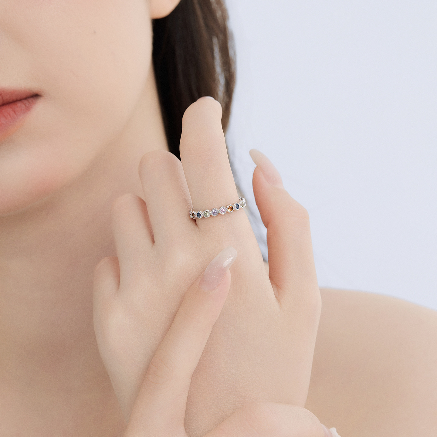 Xuping verano simple anillo de dopamina de color aleación de cobre chapado en blanco elegante anillo de empalme de círculo para mujeres