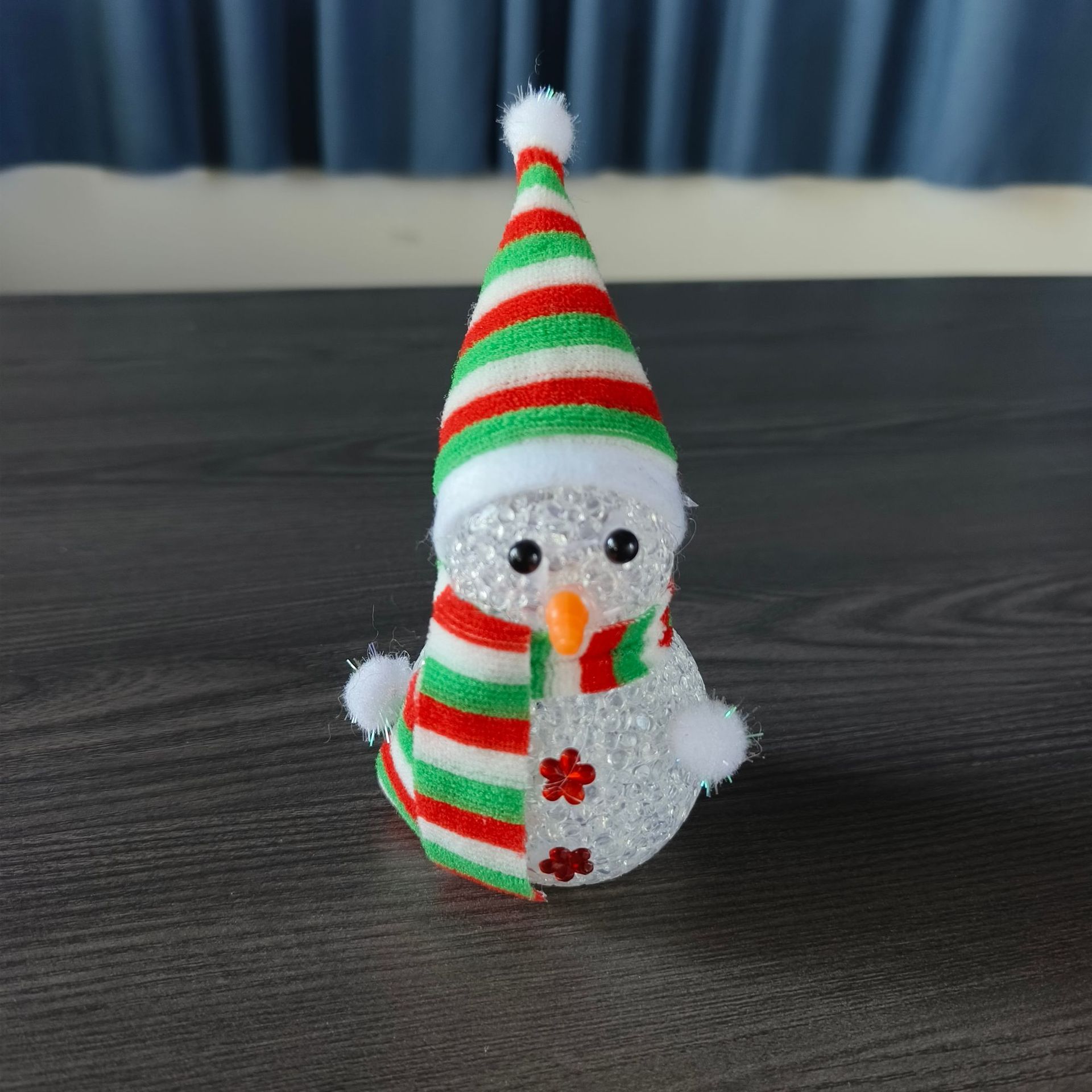 Transfronterizo luminoso muñeco de nieve decoración de Navidad   Muñeca de nieve de plástico de cristal luminoso y colorido