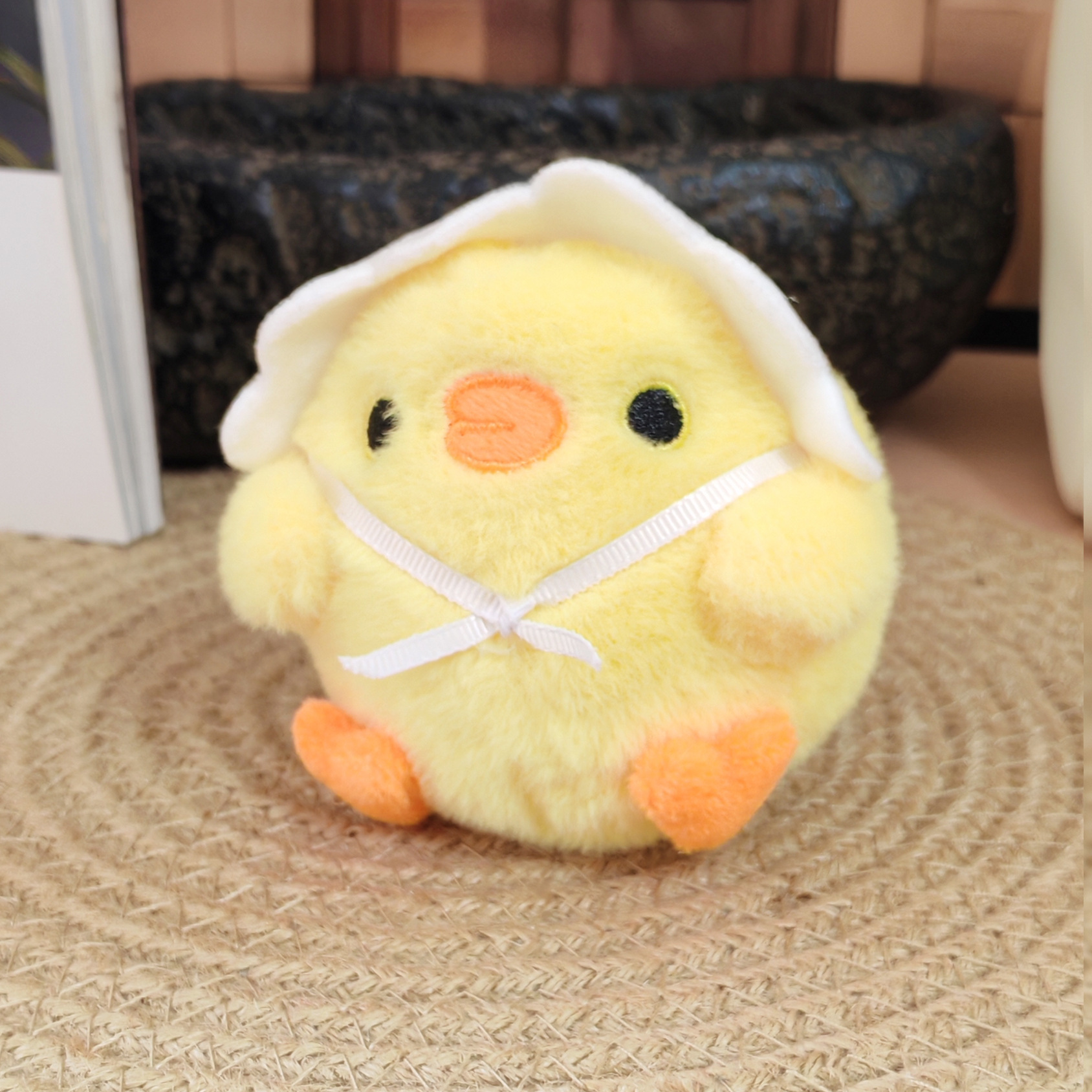 귀여운 크림색 후드 영국 열심히 일하는 병아리