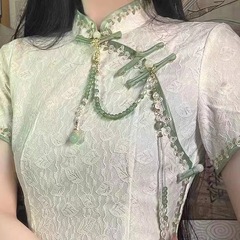 新中国風チャイナドレスは襟を押さえて春夏清新な胸の前にレトロな中国風真珠のフリンジペンダントを飾っています。