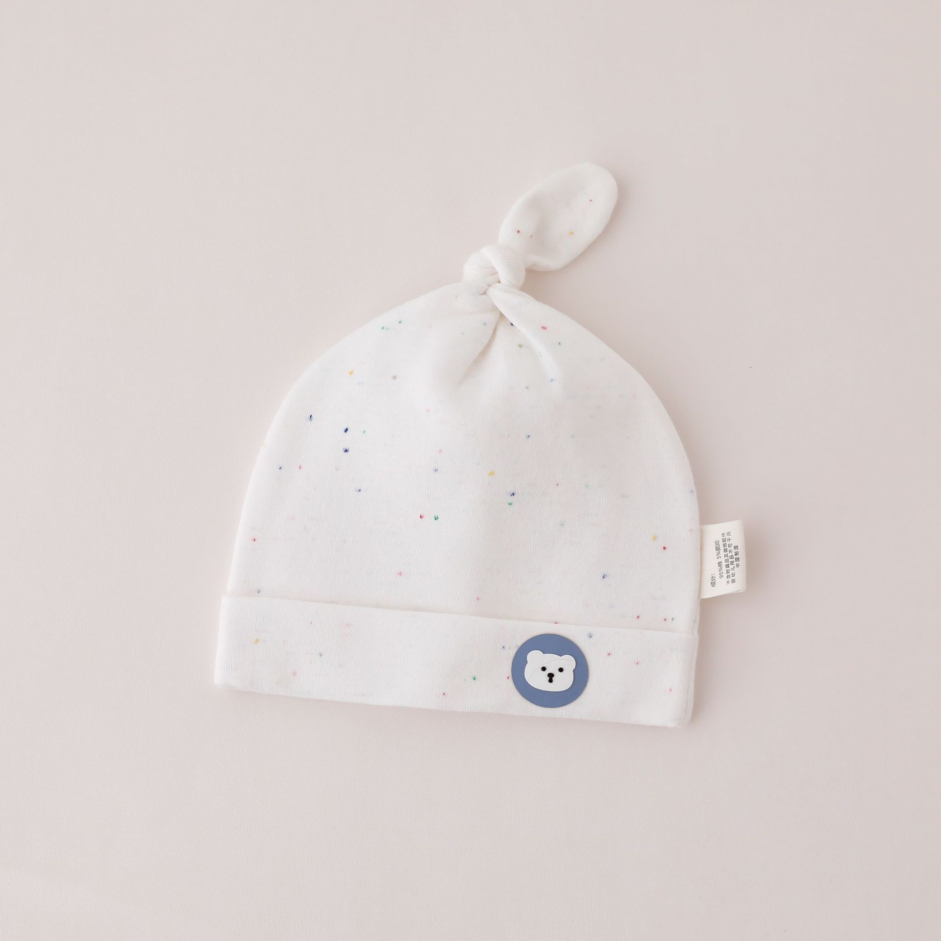 Bear xiao pulls off his hat