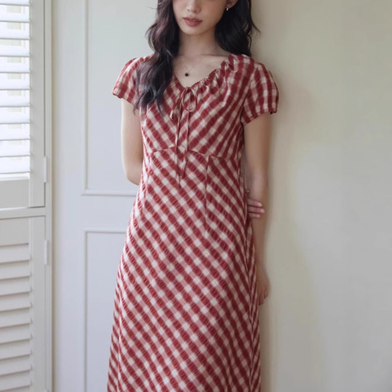 Retro Contrast Color Plaid Small Flying Sleeve Pleated V Neck Dress Women's Summer Vacation Waist Slimming Plaid Skirt