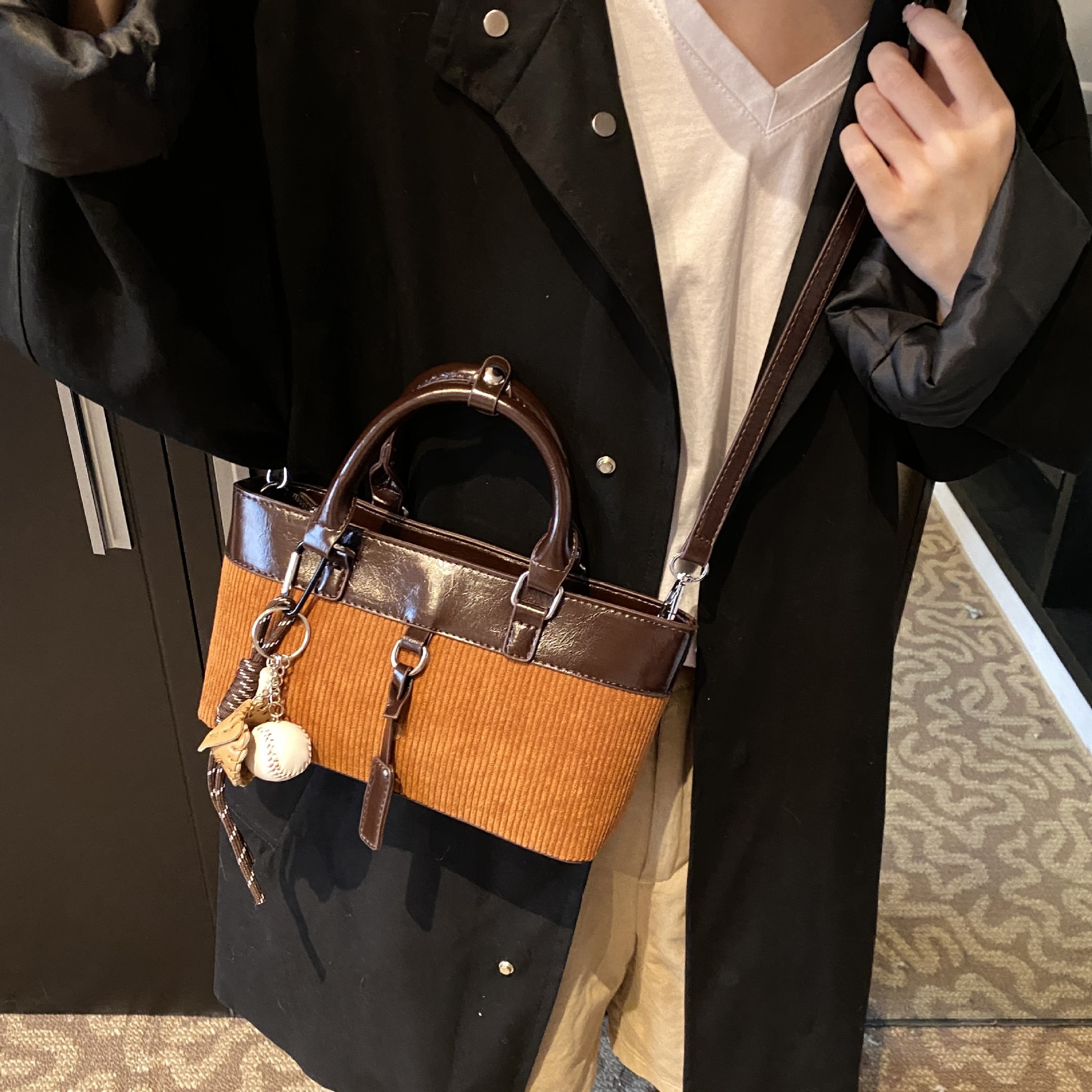 Retro nicho bolso de cubo de color contraste mujer 2025 nuevo otoño invierno versátil bolso de hombro de moda bolso de mano