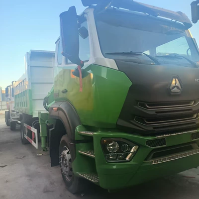 Cross-Border Export of China's Sinotruk Howo 420-Horsepower Dump Truck with Crane to Africa, Heavy-Duty Howo Dump Truck (Yük maşınları)