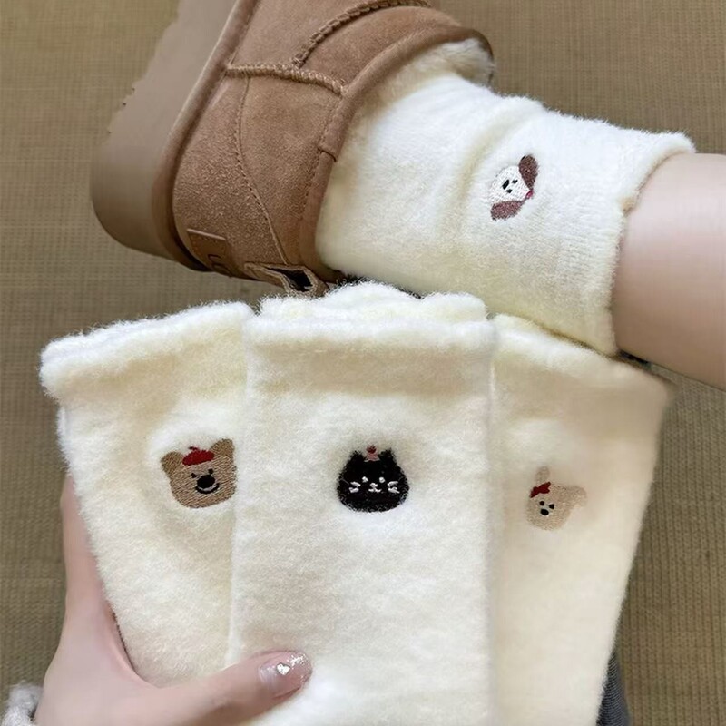 Women's White Plush Mid-Calf Socks Winter Fleece Thickened Australian Fleece Dog Embroidery Warm Cute Wholesale Women's White Plush Mid-Calf Socks Winter Fleece Thickened Australian Fleece Dog Embroidery Warm Cute Wholesale