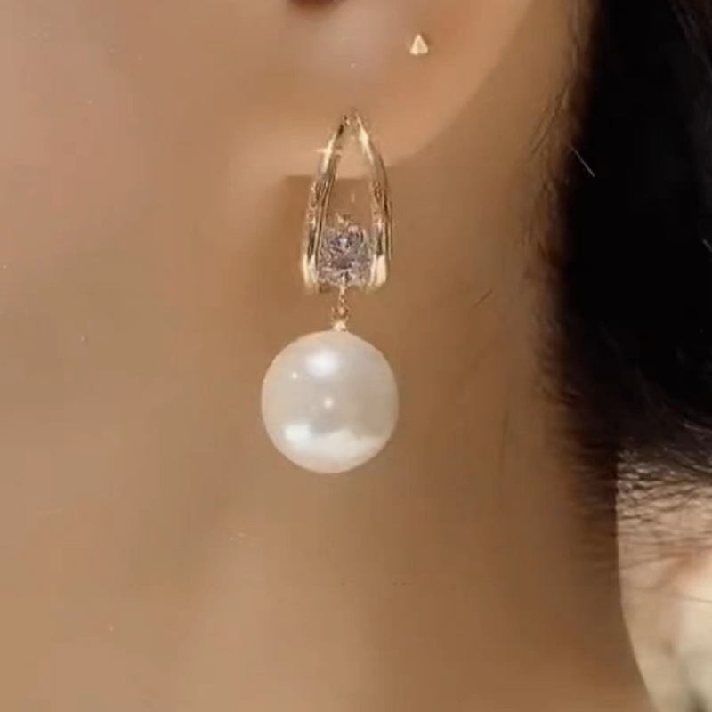 Sophisticated fashionable universal design elegant earrings with…