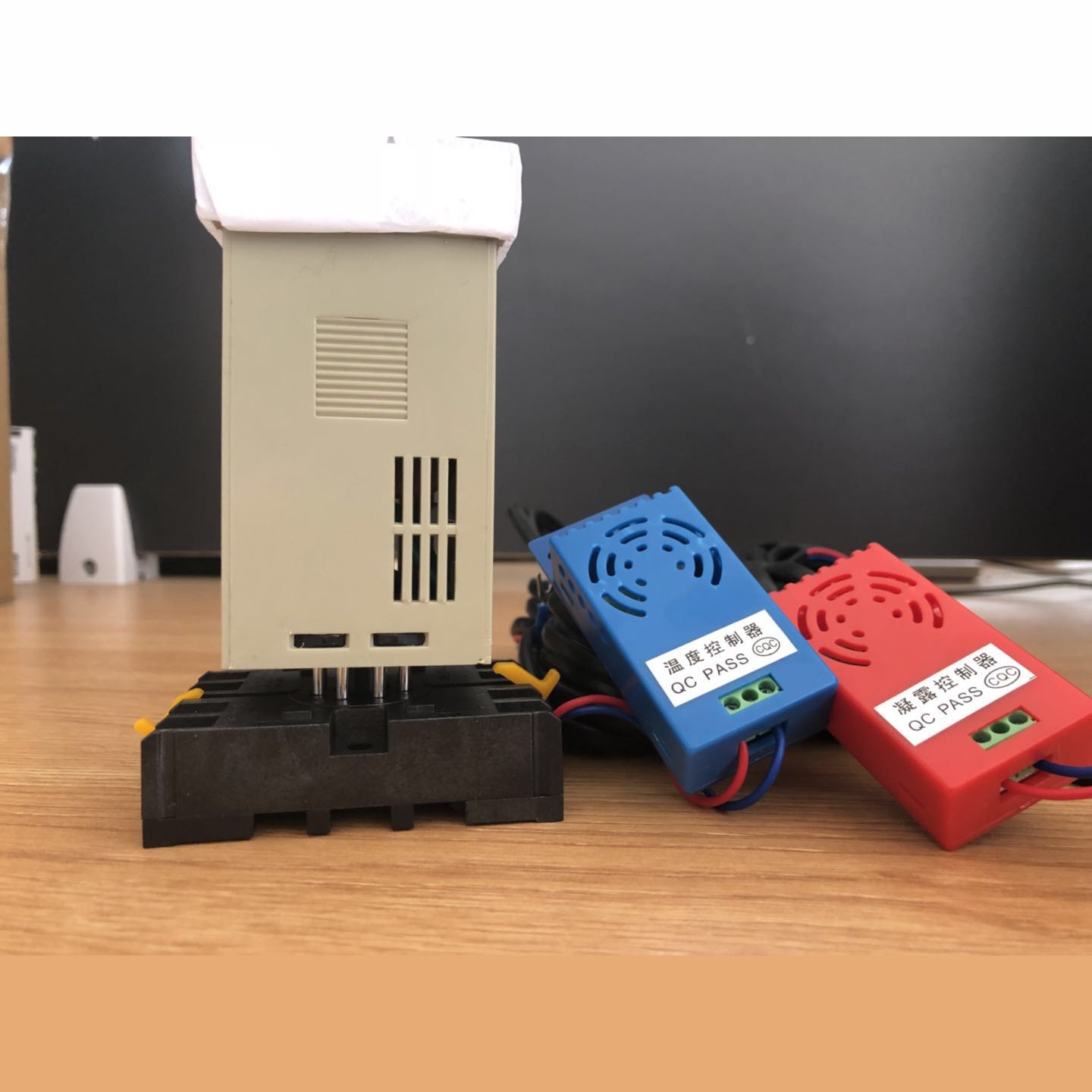 WSK配电柜除湿温湿度控制器WK指针拨盘式高压陶瓷电瓷瓷瓶绝缘子