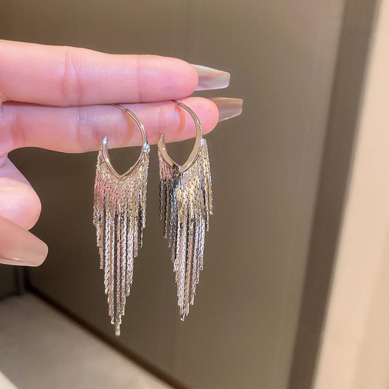 Pendientes de borla de diamante de triángulo de aguja de plata Pendientes exagerados de moda europea y americana Elegante Luz de lujo de alto grado Pendientes de celebridades en línea