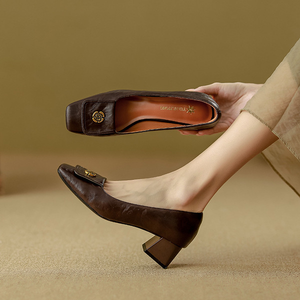 Retro elegant shoes heels