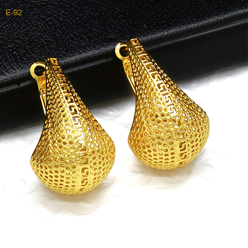 Joyas de novia de Dubai aretes chapados en oro de 24 quilates exagerados retro nigerianos personales para mujeres aretes minimalistas al por mayor image 12