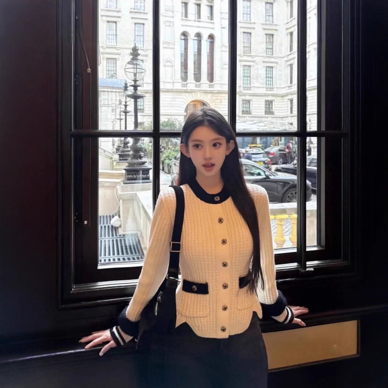 Xiaoxiang Grandma Round Neck Sweater Cha*Ne*L Ski Series Knitted Cardigan Waffle Contrast Trim Buttons Xiaoxiang Grandma Round Neck Sweater Cha*Ne*L Ski Series Knitted Cardigan Waffle Contrast Trim Buttons