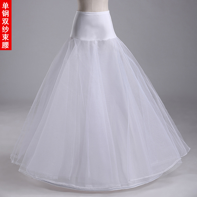 工場は花嫁のウェディングドレスのスカートを卸売りします。|undefined