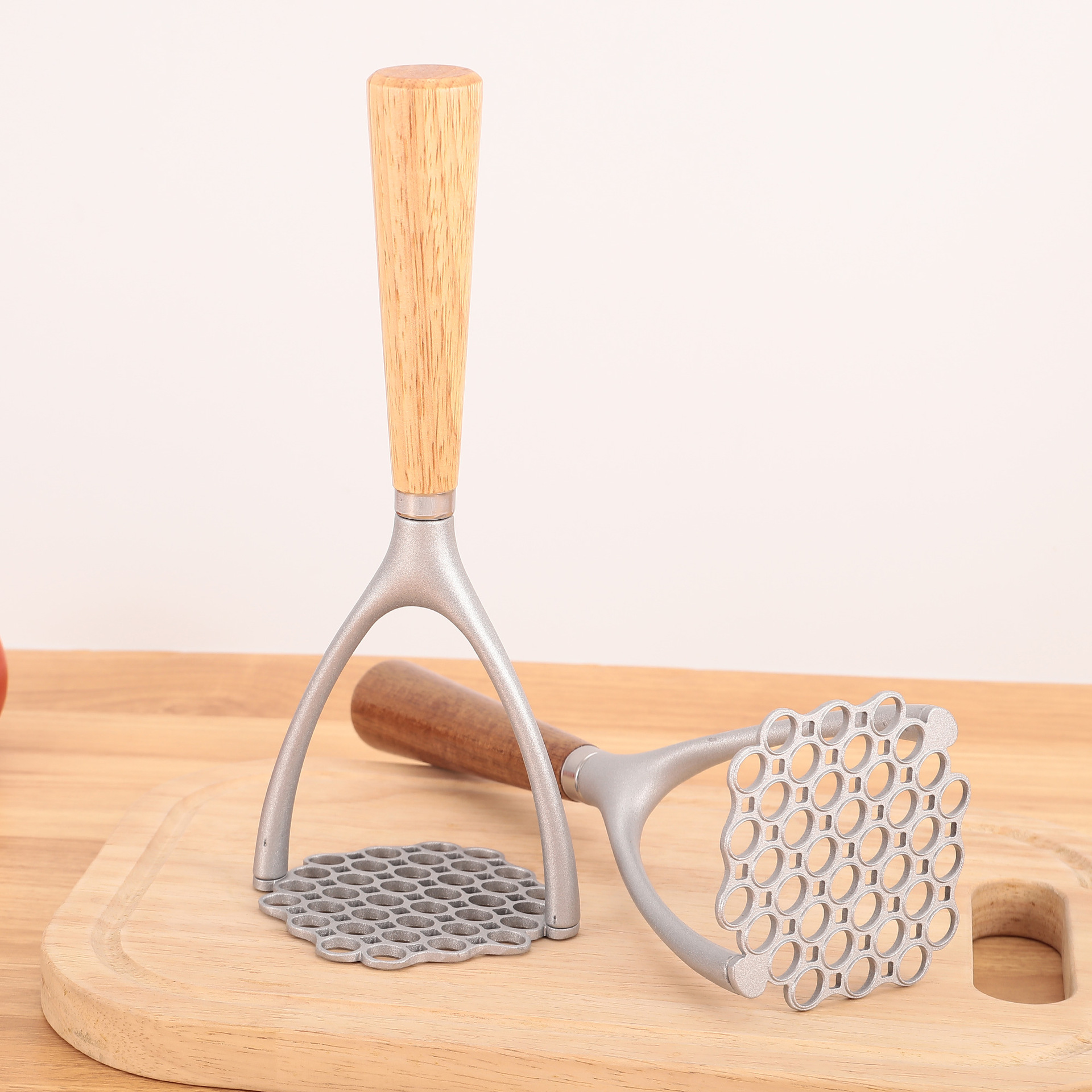 En stock de aleación de aluminio de roble prensa de puré de patatas prensa puré de patatas cocina gadget puré de patatas prensa