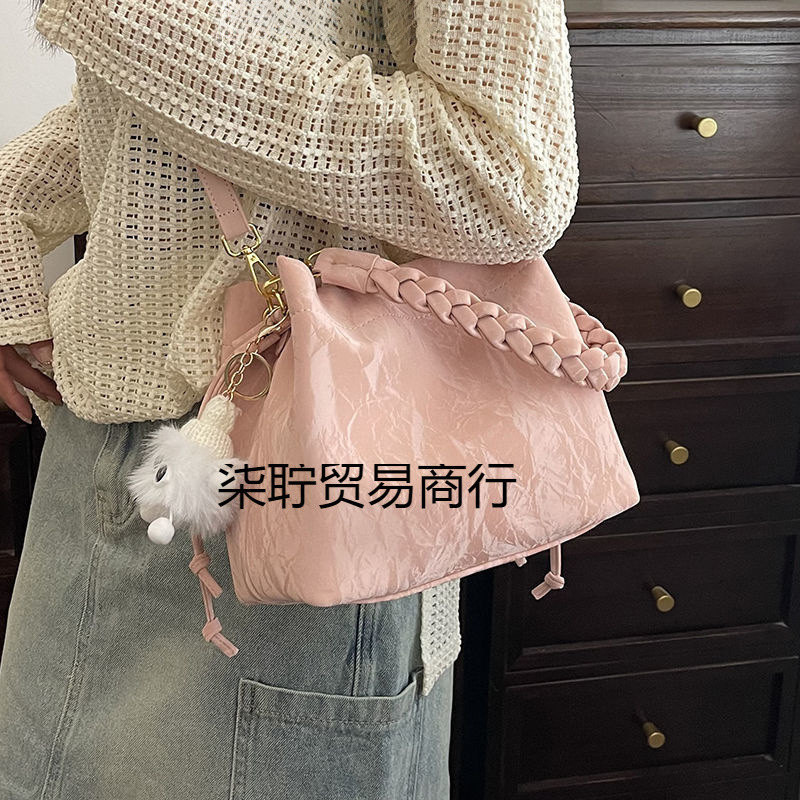 高级感洋气小众粉色包包女士新款百搭斜挎包时尚手提包水桶包|undefined