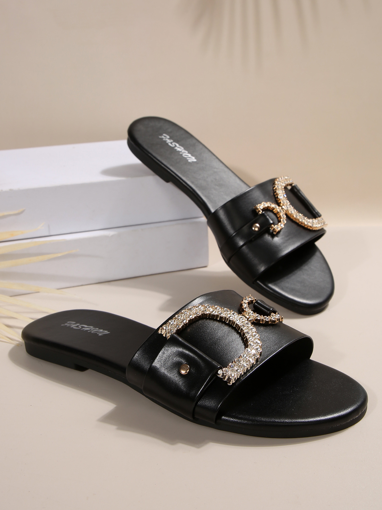 SHLIANG Women's Fashion Flat Slippers Rhinestone Simple Open-Toe Solid Color Metal Buckle Decoration Daily Commuting Outdoor Slippers Sandals V0183_vogvips.com