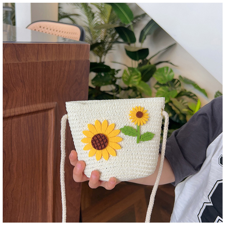 Japanese-style cute cartoon flower small bags, children's straw woven bags, mini crossbody bags, beach play zipper bags, single-shoulder bags undefined