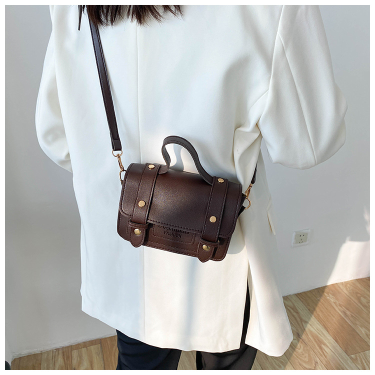 New Messenger Women's Solid Color Double Metal Buckle Bag 18*12.5*6cm display picture 1