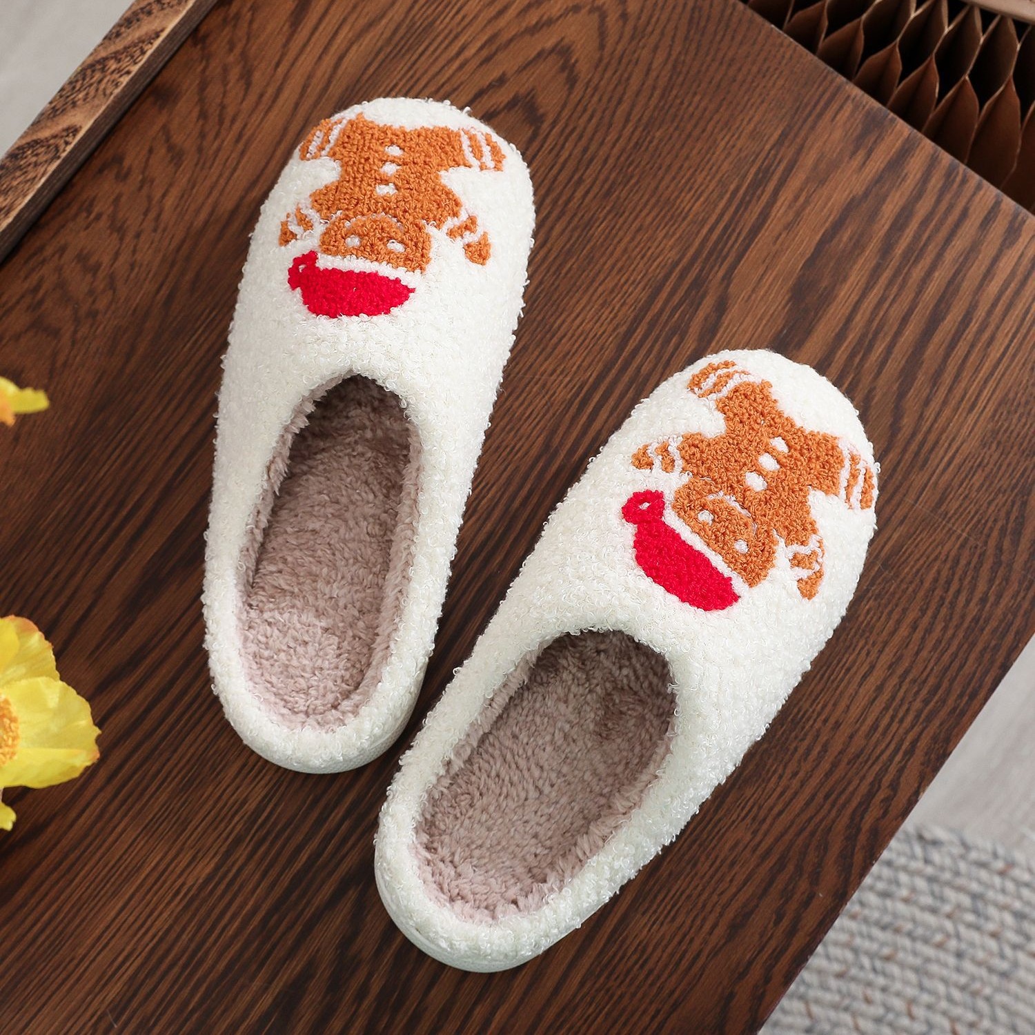 Transfronteriza europea y americana Navidad popular Ginger Cake Hombre Zapatillas de algodón Zapatillas de lana de invierno para el hogar de hombres y mujeres al por mayor más tamaño en stock