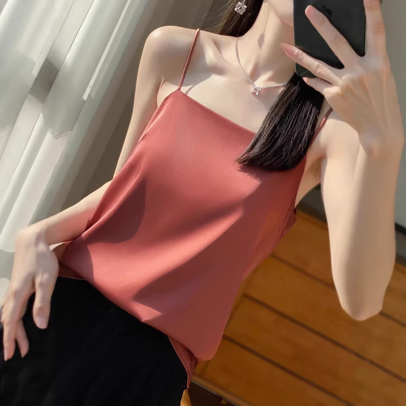 Draped Satin Imitation Silk Camisole for Commuting, Suitable for Wearing under a Blazer, Off-The-Shoulder, Plus-Size, Loose Fit, Slimming, in Stock Draped Satin Imitation Silk Camisole for Commuting, Suitable for Wearing under a Blazer, Off-The-Shoulder, Plus-Size, Loose Fit, Slimming, in Stock