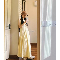 フランスの優しい風の薄い黄色のノースリーブのベストのワンピースの女性の夏のドーパミンの甘い休暇のa字の長いスカート
