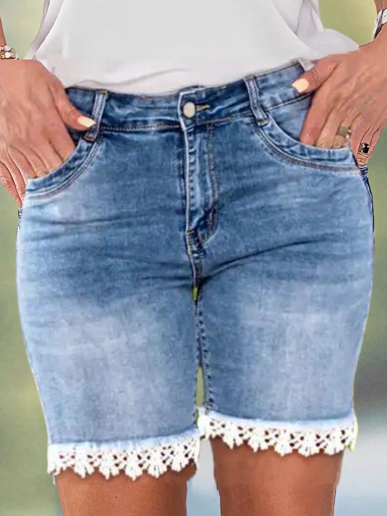 Jeans Cortos de Tiro Alto para Mujer de Mezclilla de Algodón con Encaje para Uso Casual image 5