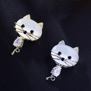 Japanese and Korean fashion Opal kitten brooch creative elegant animal pin punch-free magnet magnet magnet brooch
