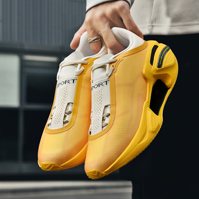 Ultra light running sneakers