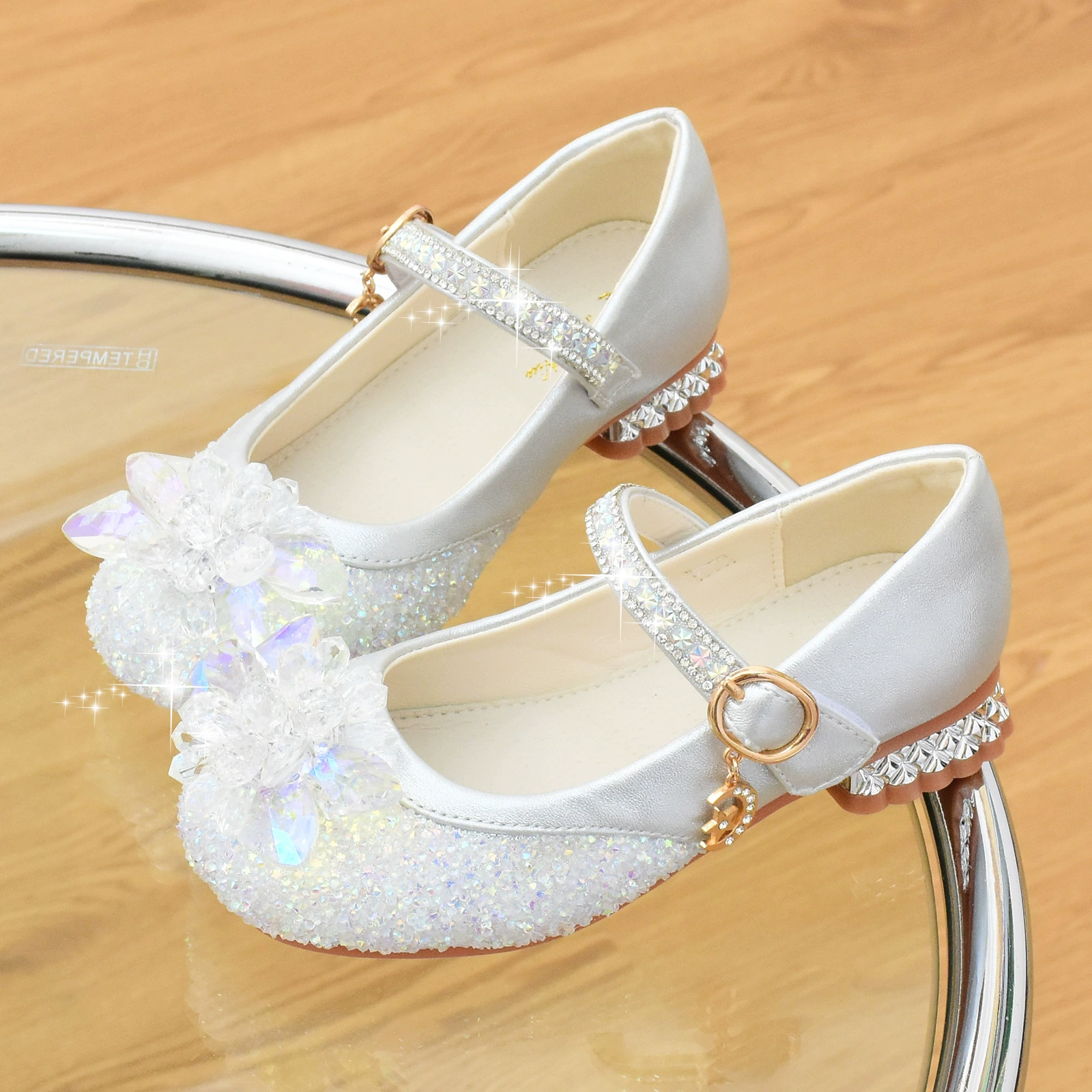 Детские хрустальные туфли для девочек весенние и осенние туфли для девочек принцессы новые средние и средние дети с бриллиантами кожаные туфли на мягкой подошве