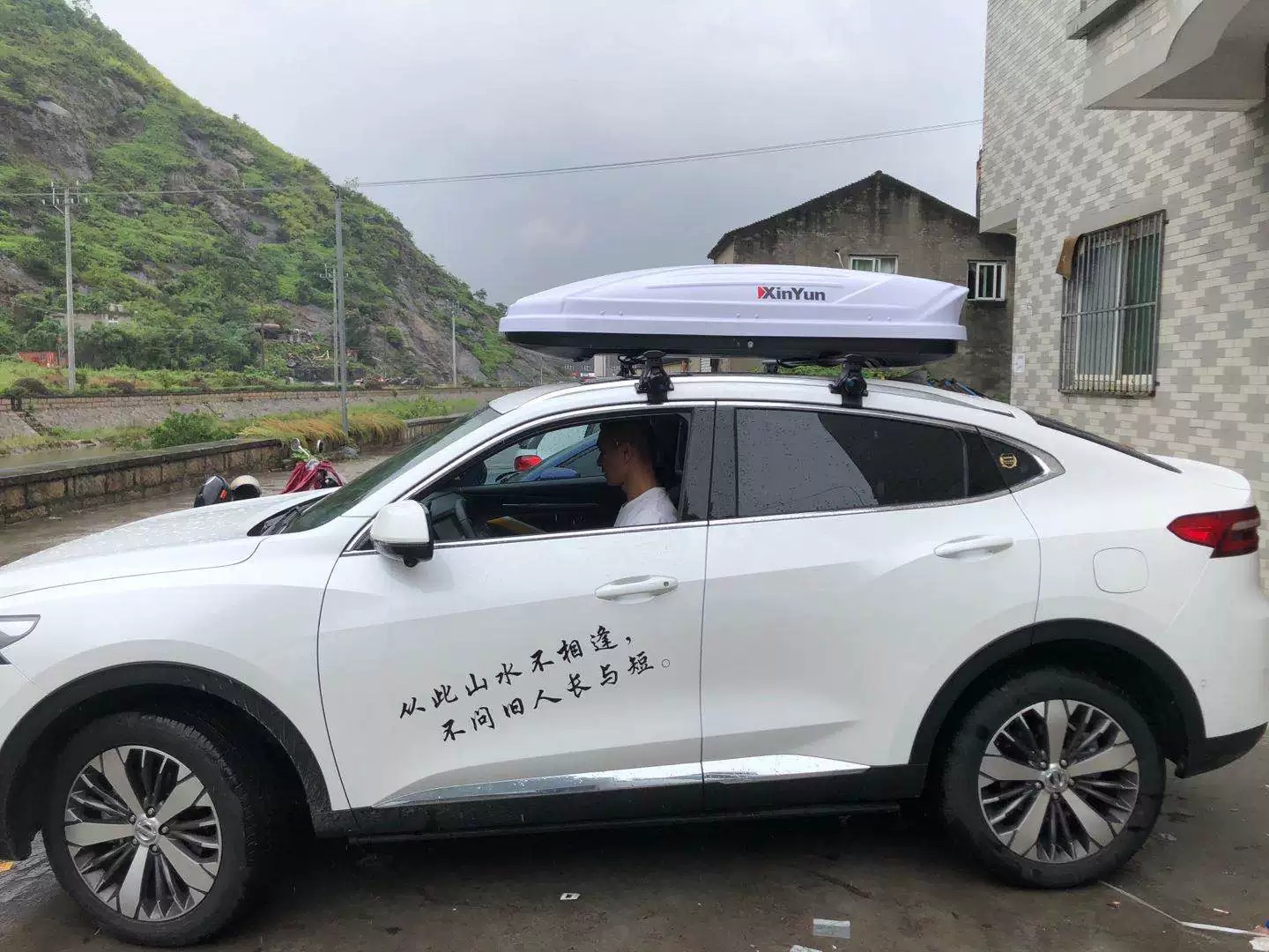 Suitable for Xpeng Mona L03 Tiger Claw Sedan Roof Rack Crossbar, Thickened Universal Modification with Lock, Strong Load-Bearing Capacity
