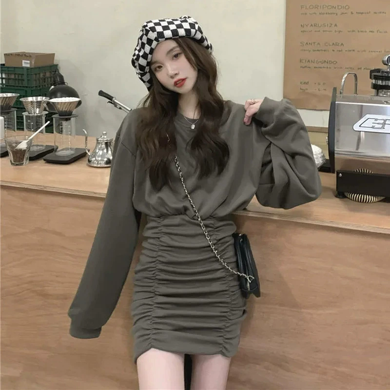Плиссированное платье в гонконгском стиле для женщин осень-зима 2024, новый милый сексуальный дизайн, элегантная популярная облегающая короткая юбка