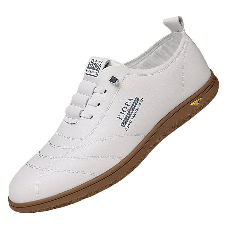 Zapatos de hombre de verano 2025, nuevos zapatos blancos transpirables de suela suave, zapatos de conducción de un solo pie, zapatos de cuero casuales de moda