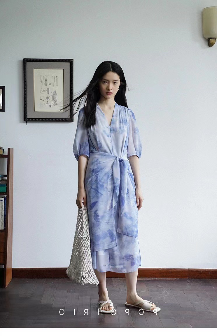 Đầm maxi nữ thắt eo kiểu Pháp họa tiết hoa nhỏ màu xanh — Váy liền màu xanh lam chi tiết 4