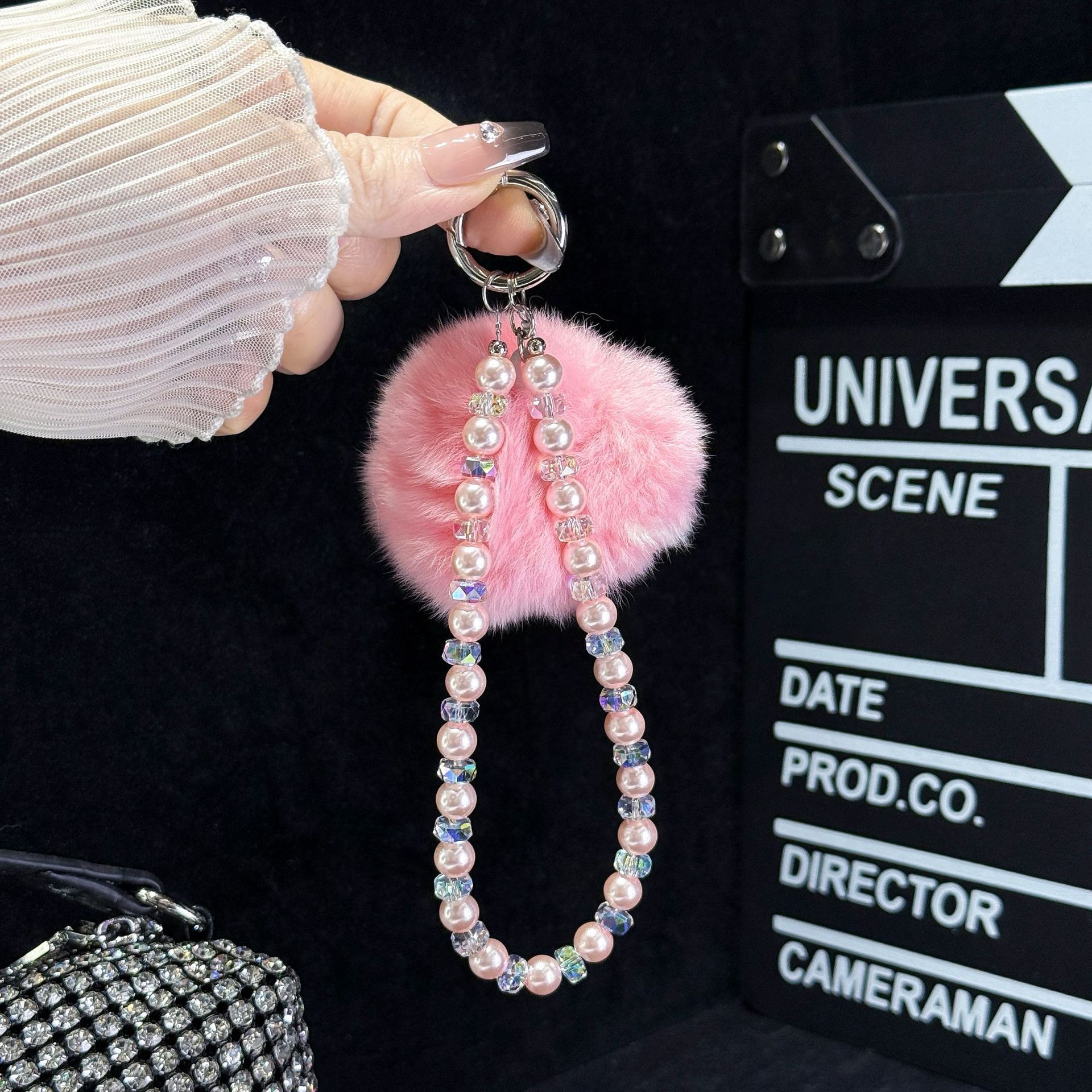 핑크 라지 퍼볼 + 펄 크리스탈 비즈 팔찌 [프리 패치]