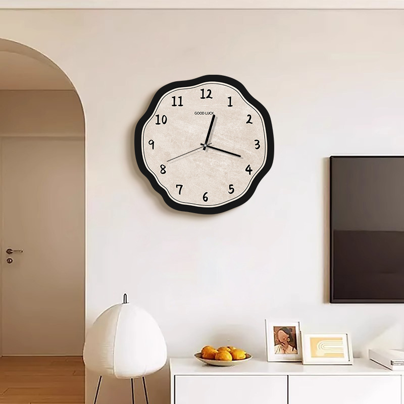 クリームスタイルの壁時計リビングルーム 2025 新しいクリエイティブサイレント時計壁装飾絵画壁時計パンチフリー時計|undefined