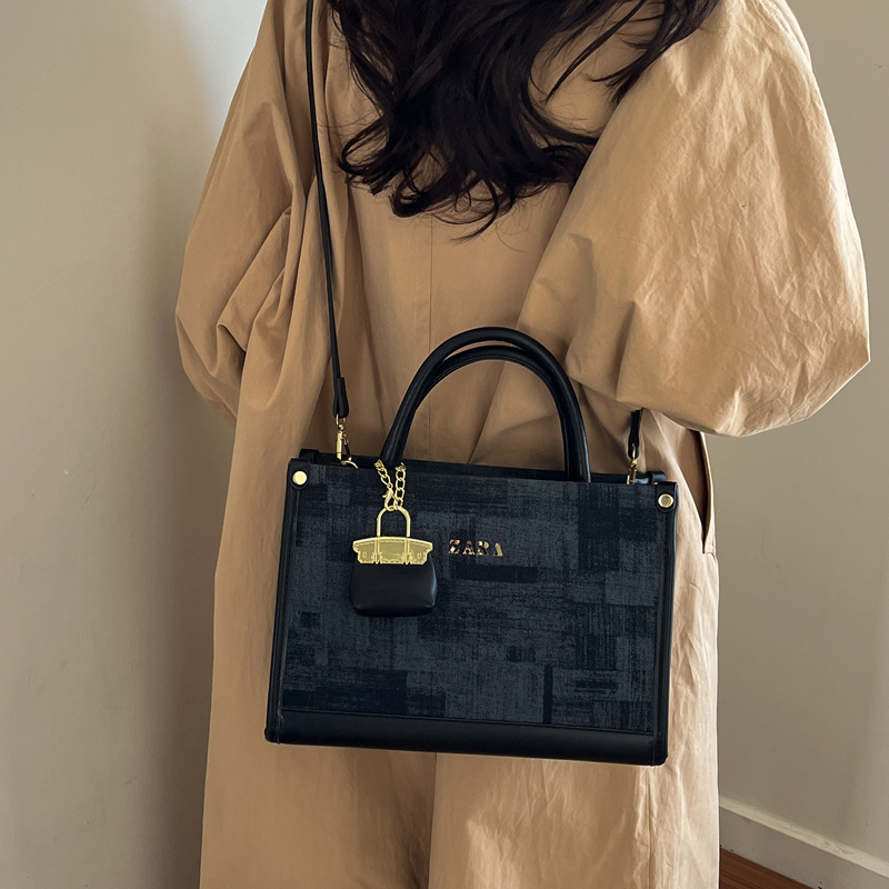 2026 New Style Shoulder Bag, Large Capacity Tote Bag, College Student School Bag, Daily Work and Commuting Shoulder Bag