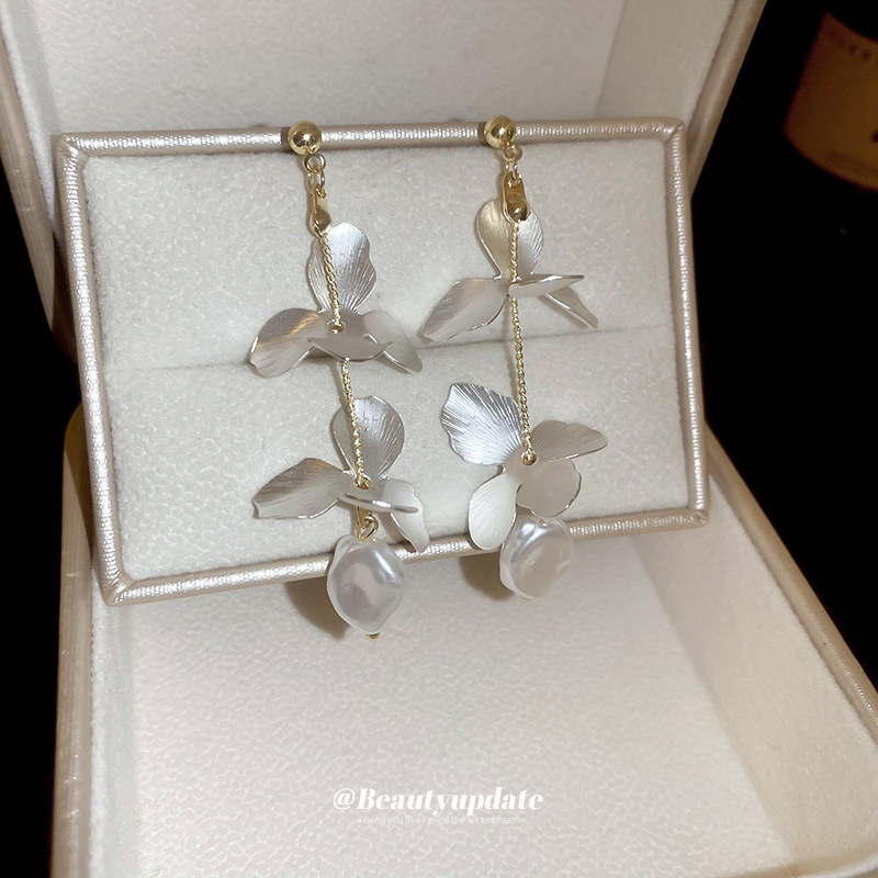 Pendientes de borla de pétalo de perla artificial con aguja de plata Pendientes de borla largos de súper hada francesa Pendientes de temperamento de alta calidad