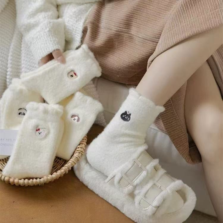 白色澳绒袜子女秋冬季加绒加厚可爱卡通中筒袜保暖睡眠袜刺绣长袜|undefined