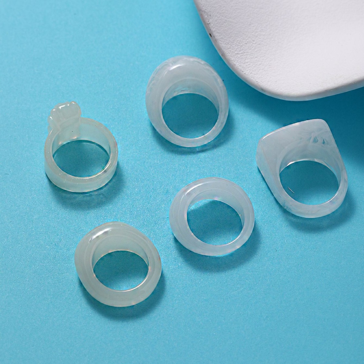 Nuevo anillo de resina de dibujos animados divertidos transfronterizos único nicho geométrico anillo de dedo índice universal