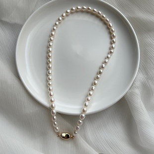 Strong Light Natural Freshwater Rice Pearl Necklace Niche Light Luxury Elegant Gold Pot Buckle Chain Classic Beautiful and Moving