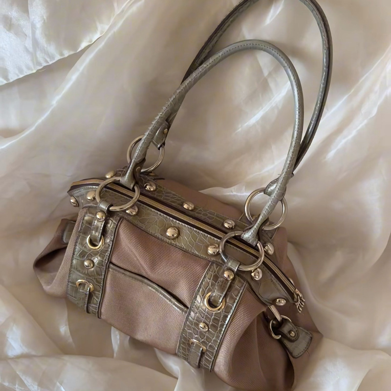 2026 Spring New Style Bag Versatile Retro Commuter Shoulder Bag High-Quality Texture Underarm Bag Rivet Biker Bag 2026 Spring New Style Bag Versatile Retro Commuter Shoulder Bag High-Quality Texture Underarm Bag Rivet Biker Bag