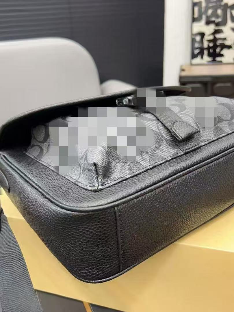 2025 nuevo bolso cuadrado pequeño de mensajero de un solo hombro portátil de color sólido de cartero retro popular de este año