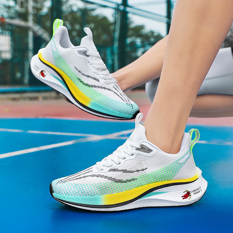 2024 verano nuevas zapatillas respirables antideslizantes de malla ligera para correr zapatos de entrenamiento de maratón profesional
