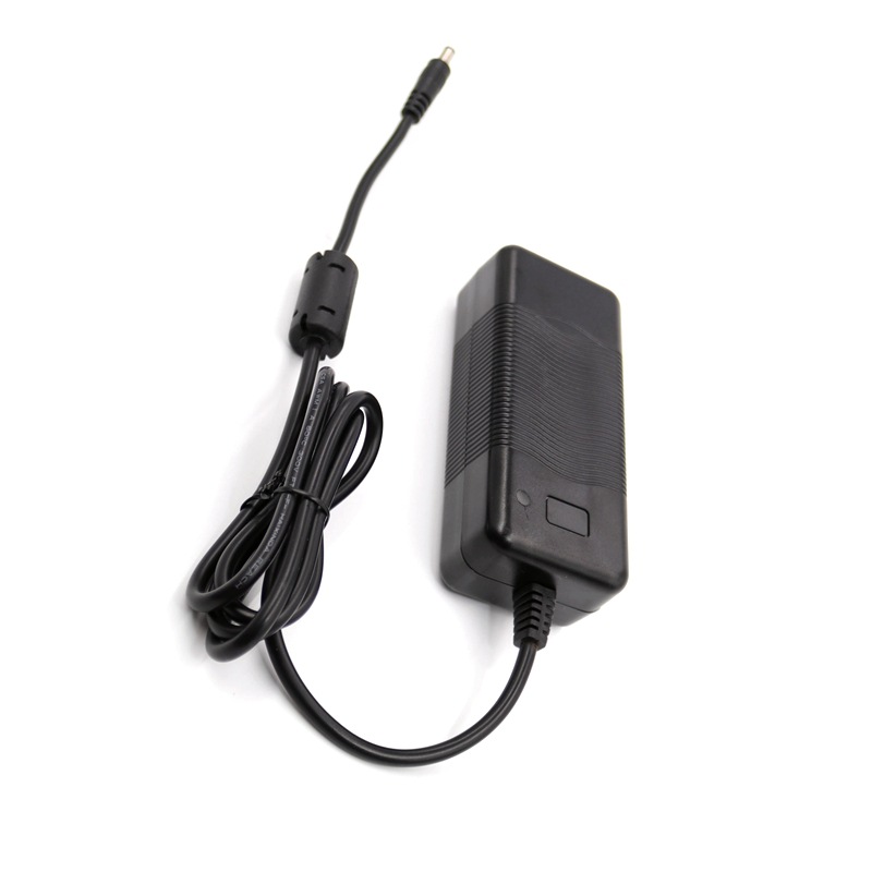 供应12V5A 认证LED灯条 电子孵化器  迷你电脑开关电源适配器