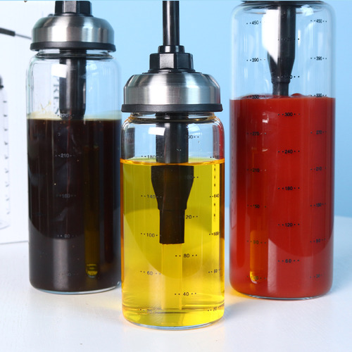 A glass oyster sauce bottle presser for home use, a tomato salad sauce presser, an oil presser 