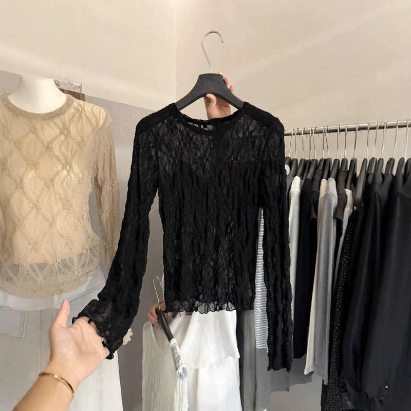 Atmospheric white lace long-sleeve base shirt for women, autumn light and thin, with hollow floral design, unique and stylish inner layer top
