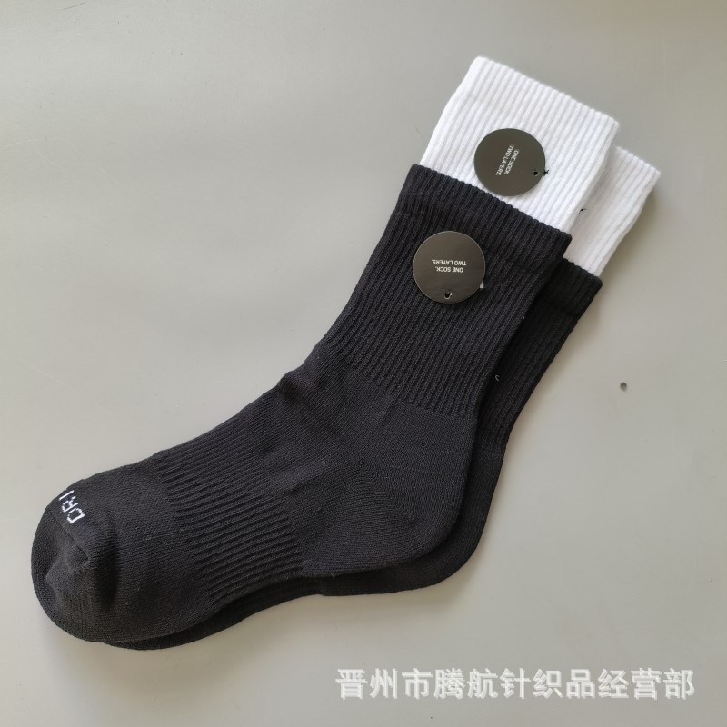 蘇万ナイキの靴下のカラーの二重は男女の中で長い筒のタオルの底のスポーツの靴下をつなぎ合わせてバスケットボールの靴下を走ります。