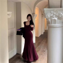 辣妹酒红色长袖连衣裙女气质包臀裙简约打底裙修身显瘦垂感中长裙