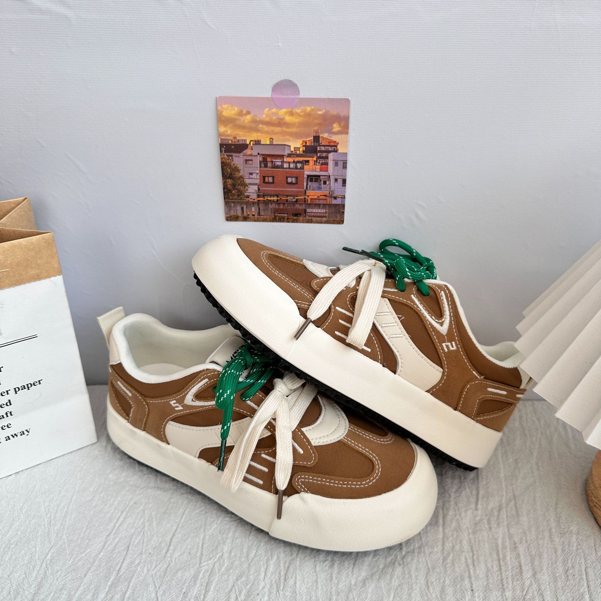 6629 plantillas de látex/zapatos de entrenamiento alemanes de suela gruesa zapatos de mujer zapatillas casuales 2025 nuevos zapatos blancos retro de punta redonda