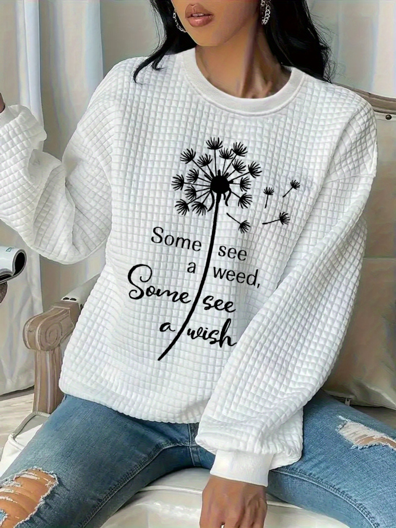 女款圆领长袖休闲卫衣，聚酯纤维与氨纶针织面料，常规版型，轻微