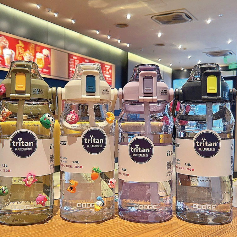 Пластиковая соломенная чашка большой емкости для интернет-знаменитостей для девочек, удобная космическая чашка для фитнеса и спорта для мальчиков, эластичная чашка для пар из тритана